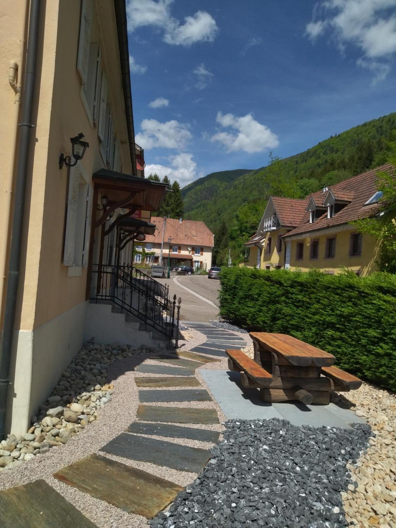 Le Soleil Bed & Breakfast Wildenstein Екстериор снимка